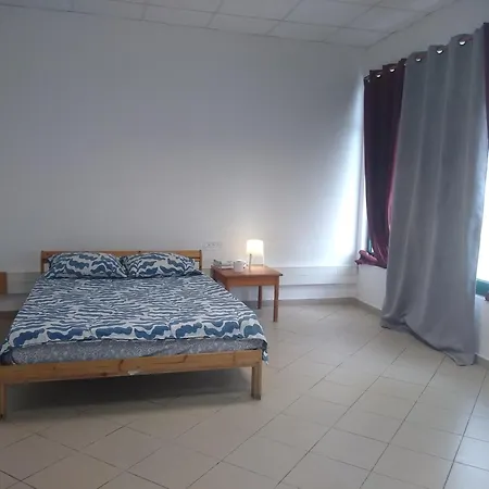 Melaya Budget Albergue